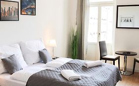 Rose Suites And Rooms
