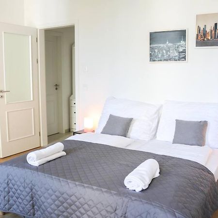 Rose Suites And Rooms Praga Exterior foto