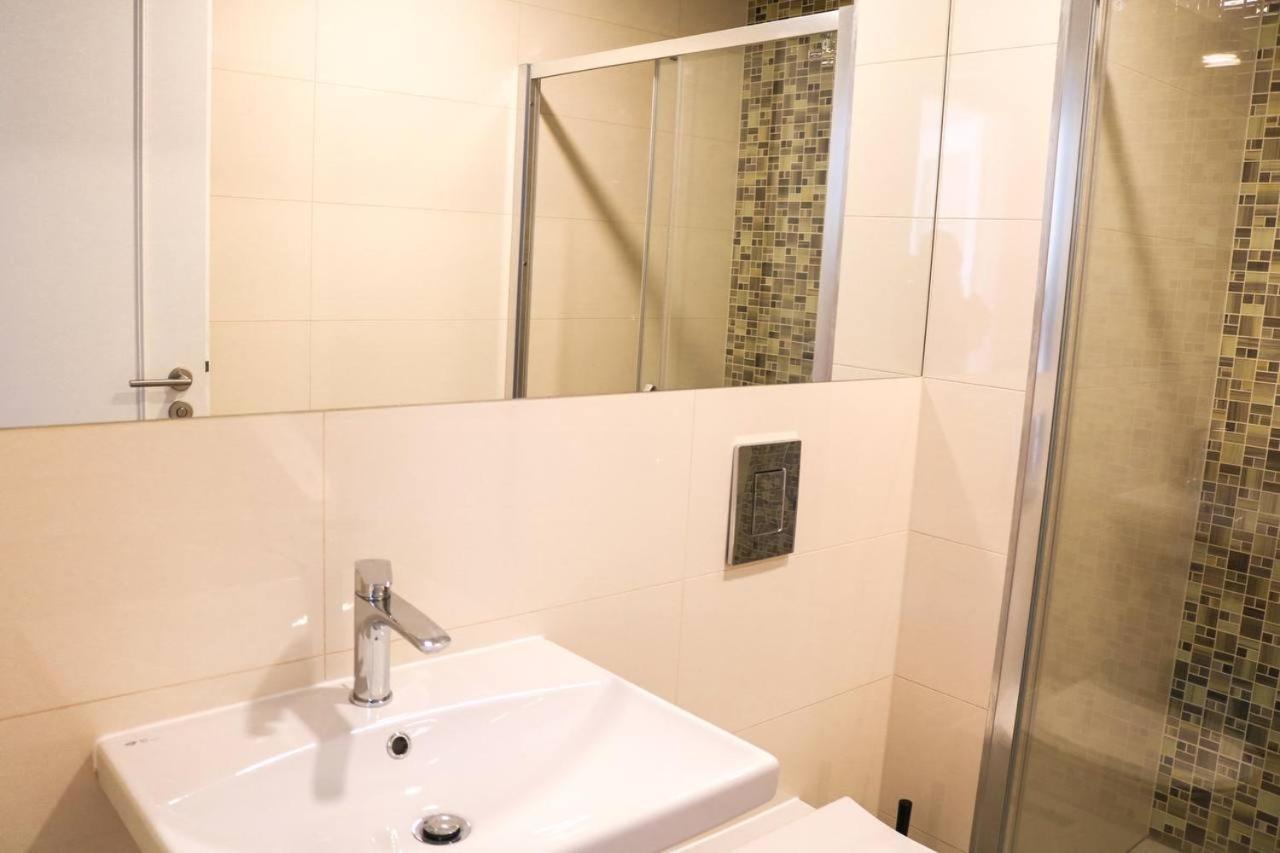 Rose Suites And Rooms Praga Exterior foto